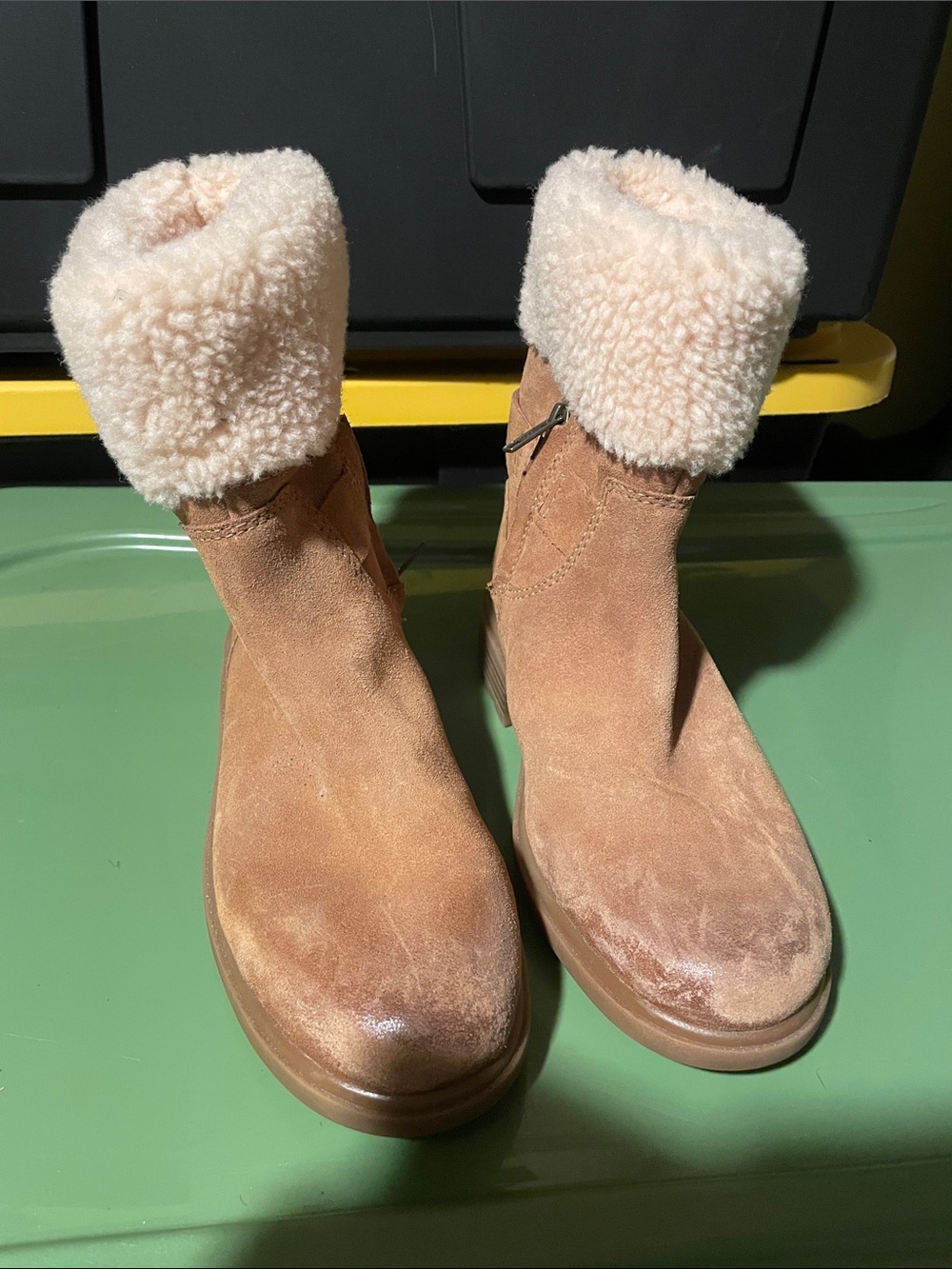 Women’s 7.5Ugg Suede Ankle Boots with Shearling Cuff - Tan